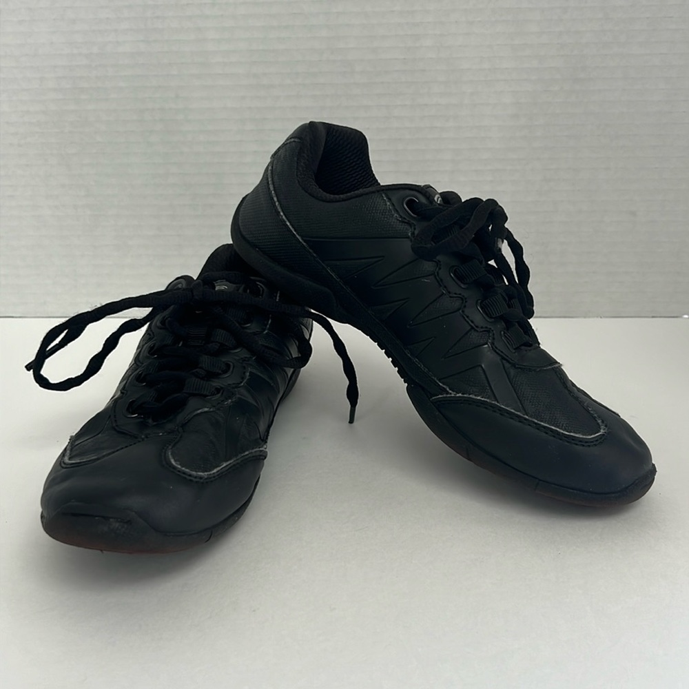 chassé Apex Black Cheerleading Shoes Big Kid Size 4